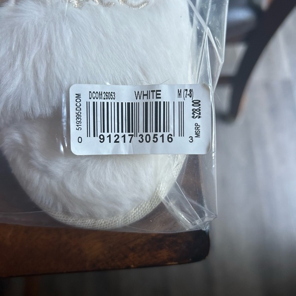 Bride To Be fur slippers - Picture 5 of 6